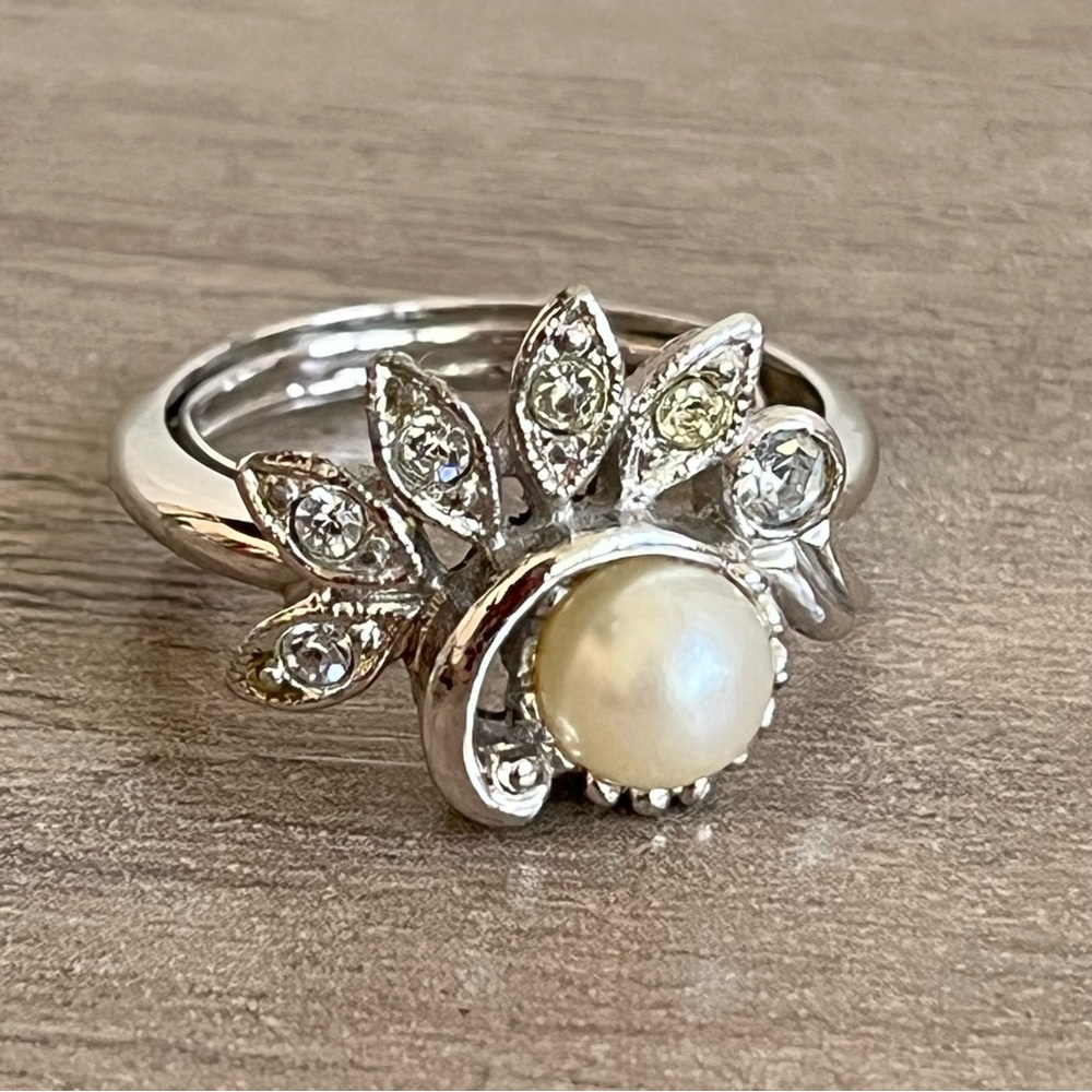 Vintage Avon 1975 FanFare Silver Faux Pearl and Rhinestone Ring - Size 6.5 - 7